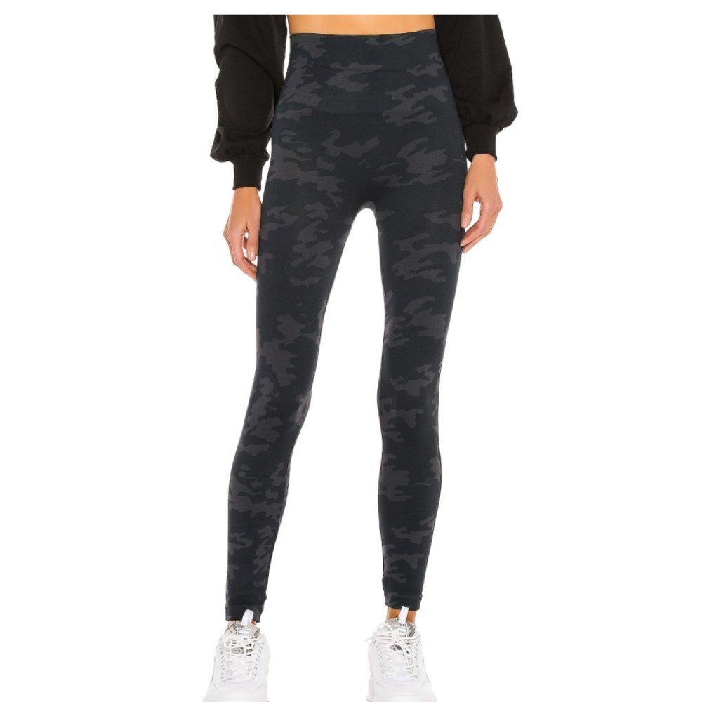 SPANX Look At Me Now Leggings Black Camo Size Medium